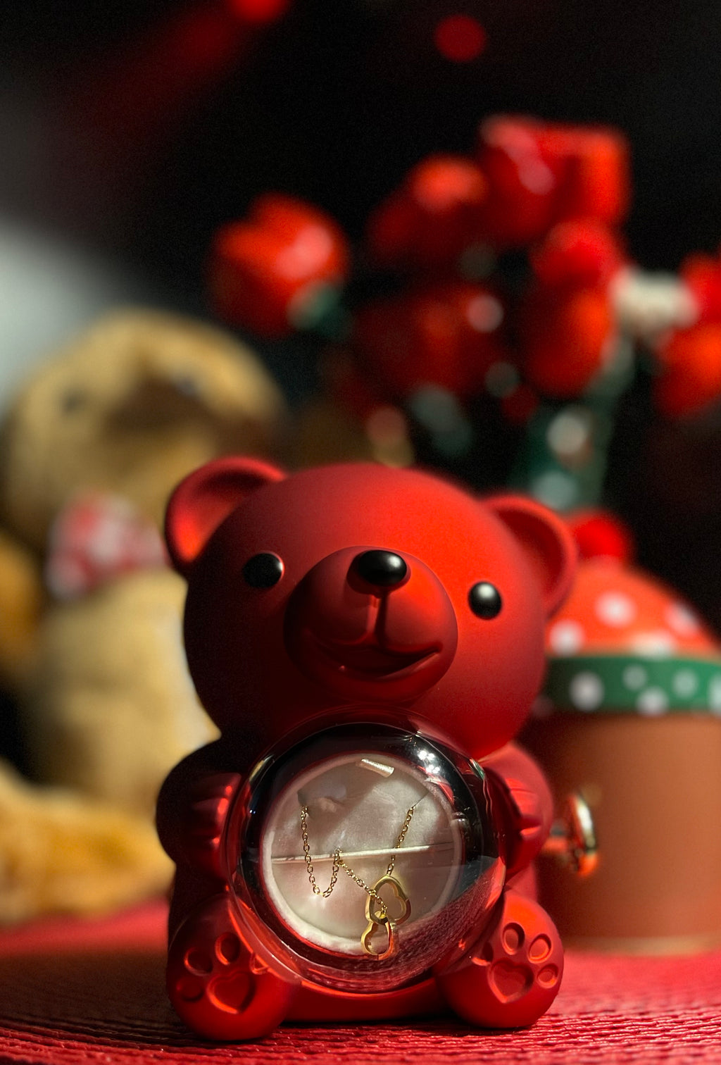 Walentynkowy miś z naszyjnikiem