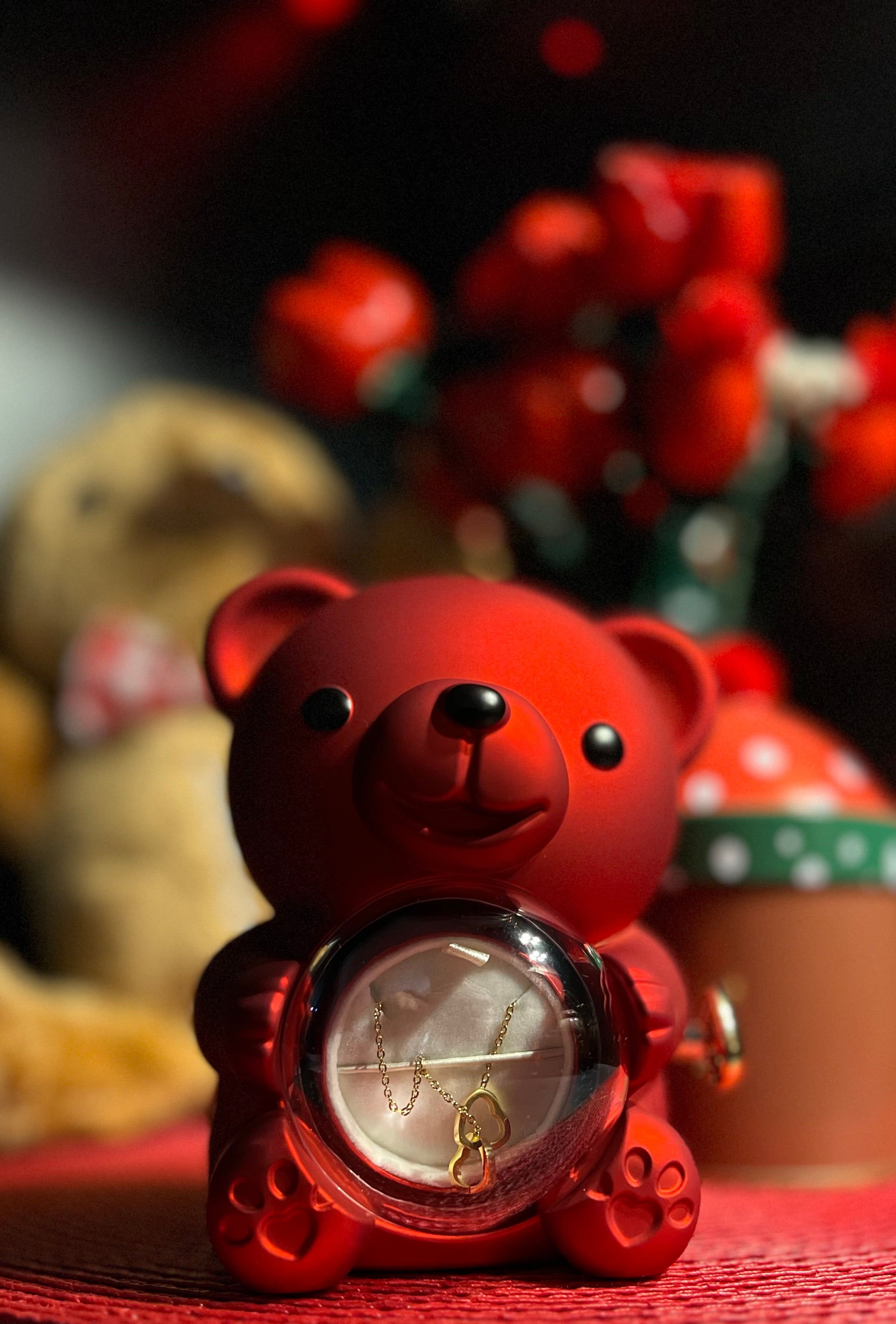 Walentynkowy miś z naszyjnikiem