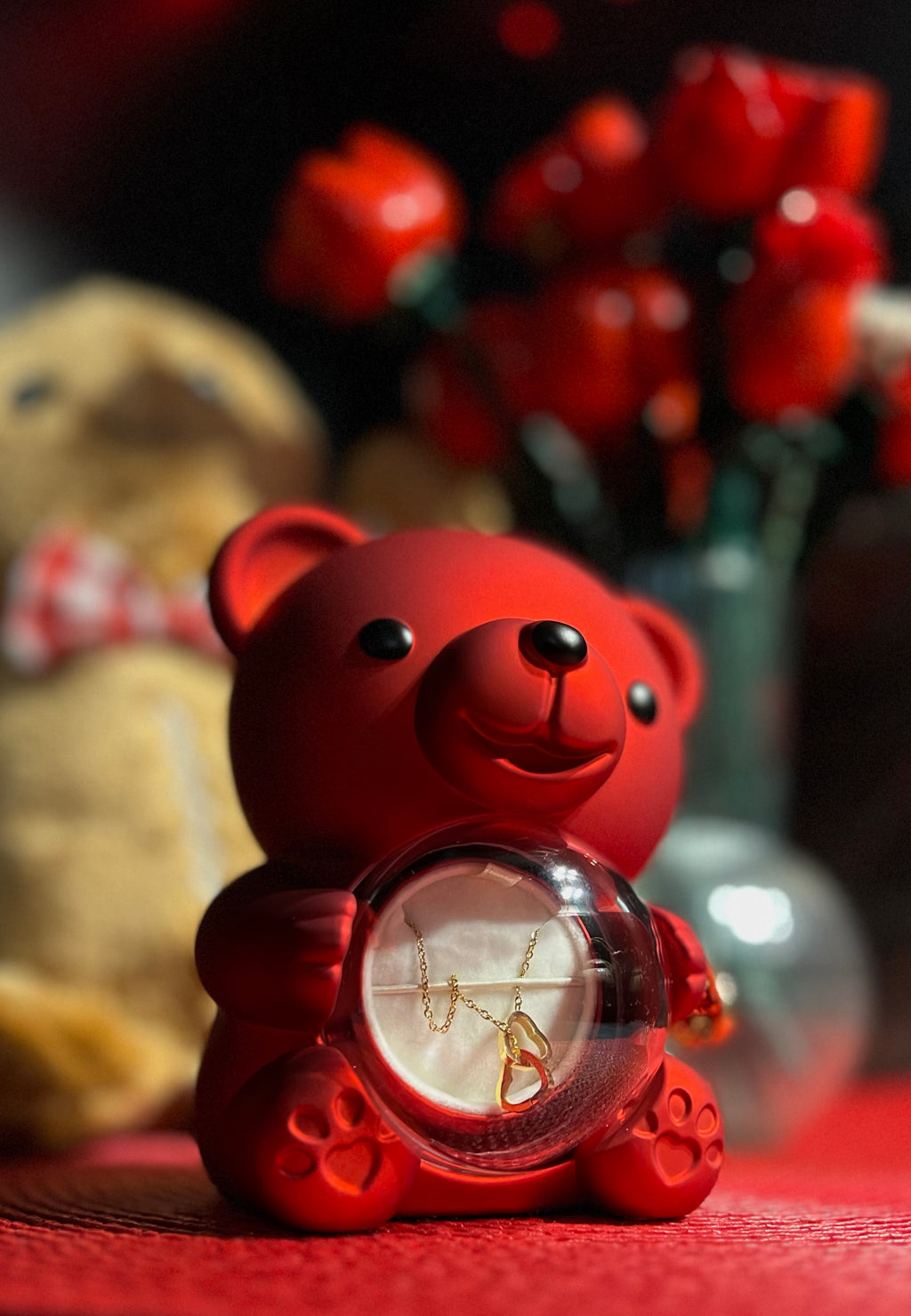 Walentynkowy miś z naszyjnikiem