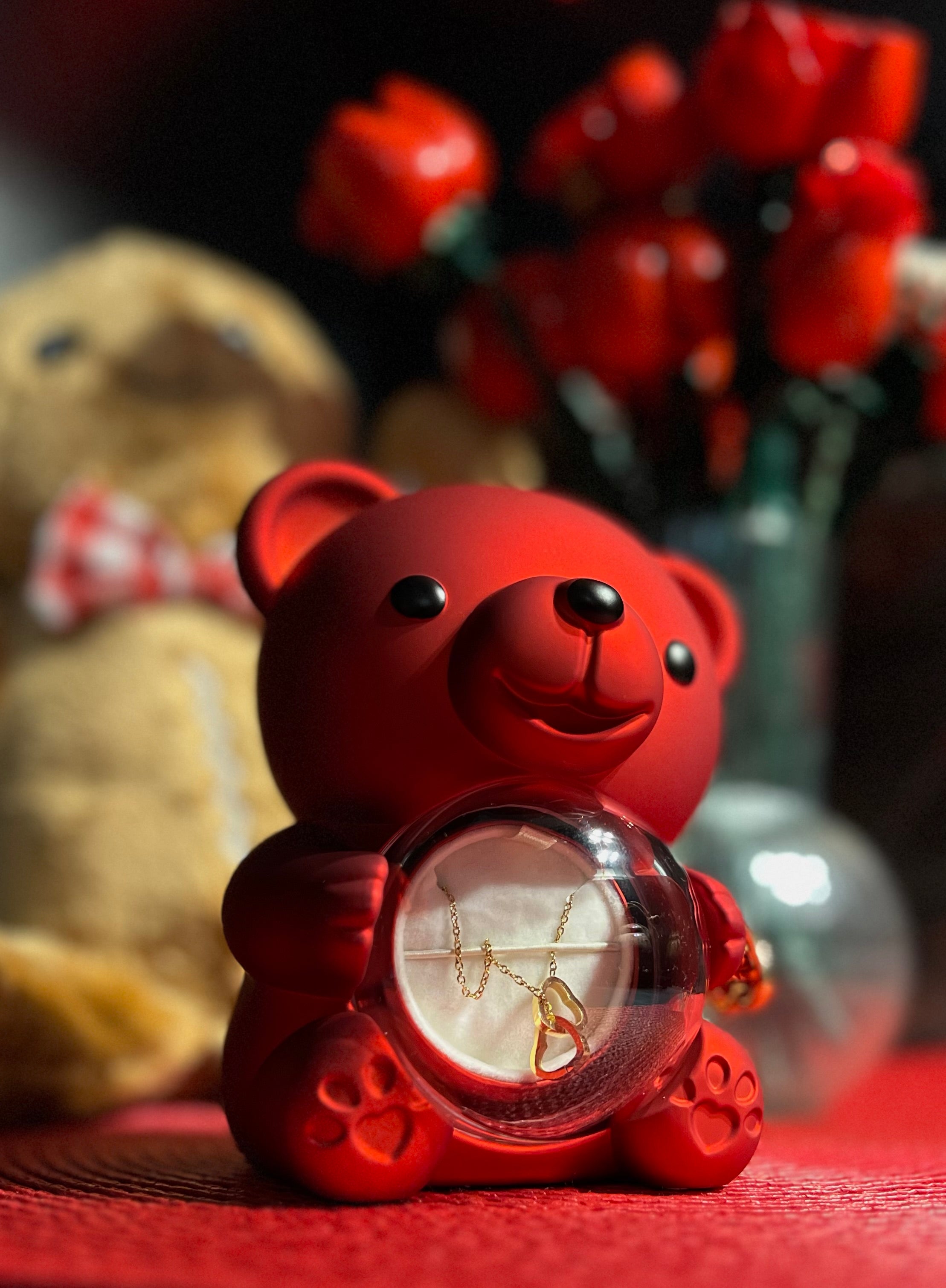 Walentynkowy miś z naszyjnikiem