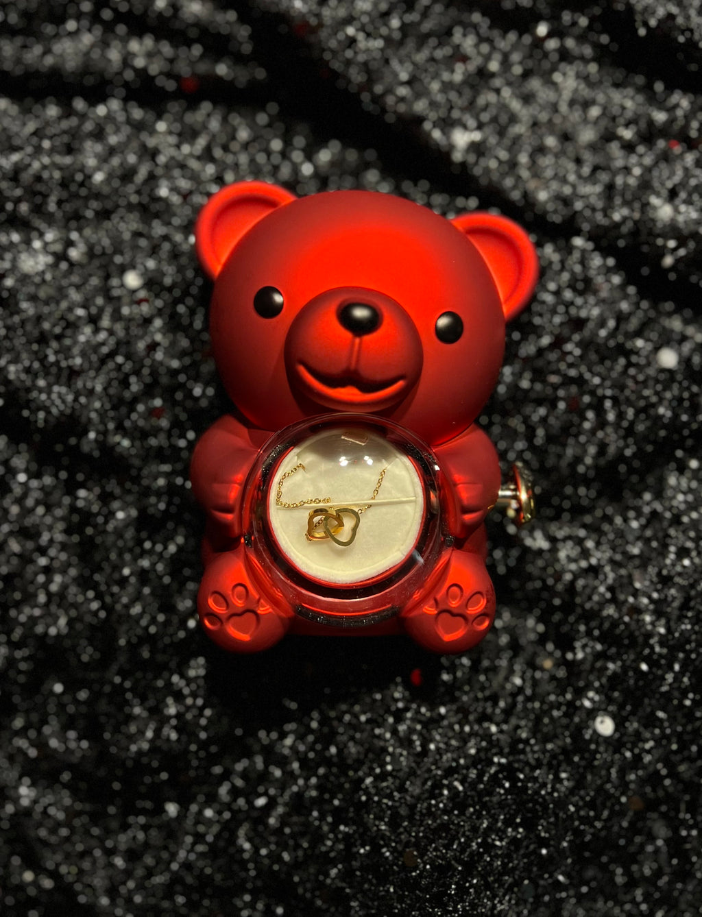 Walentynkowy miś z naszyjnikiem