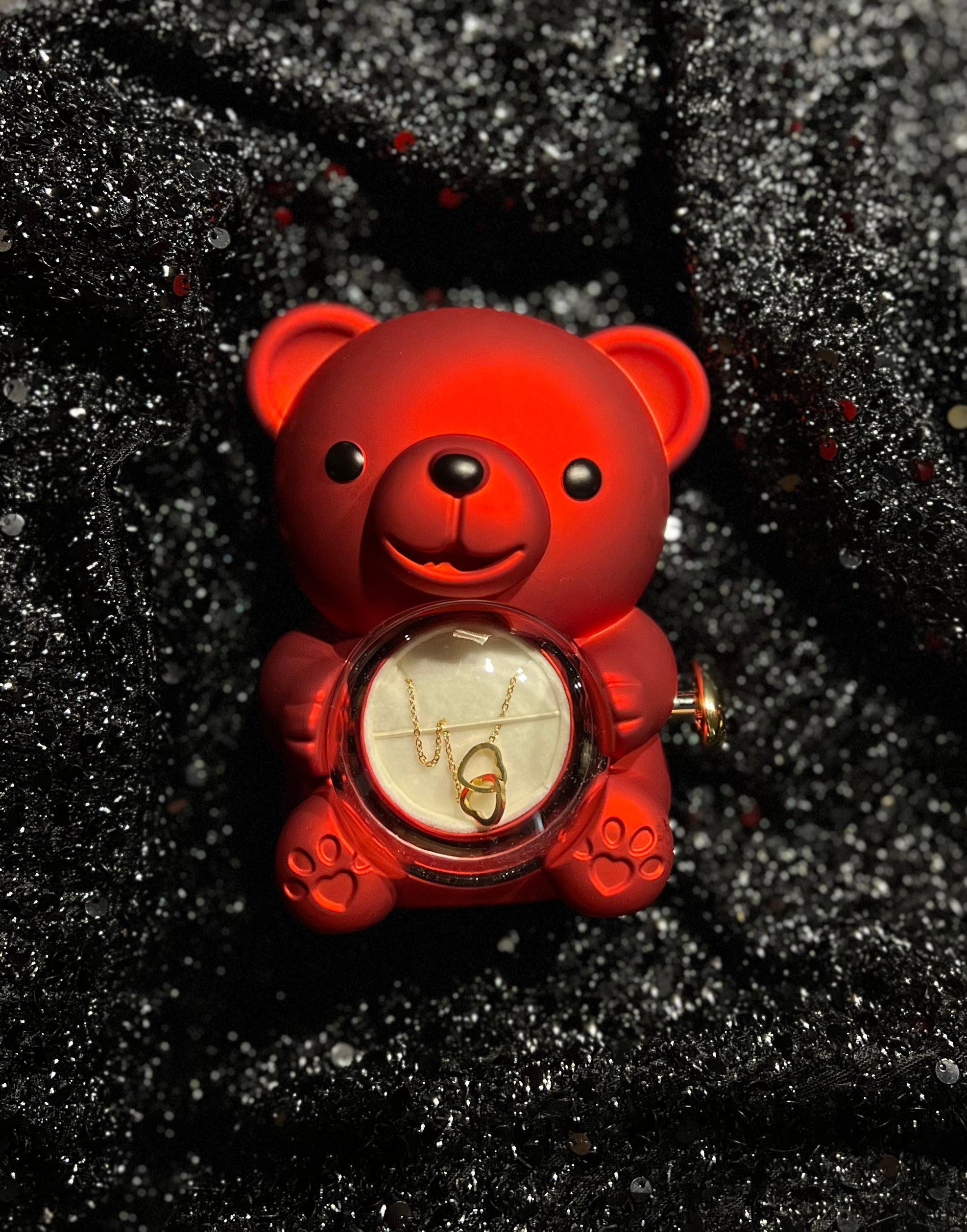 Walentynkowy miś z naszyjnikiem