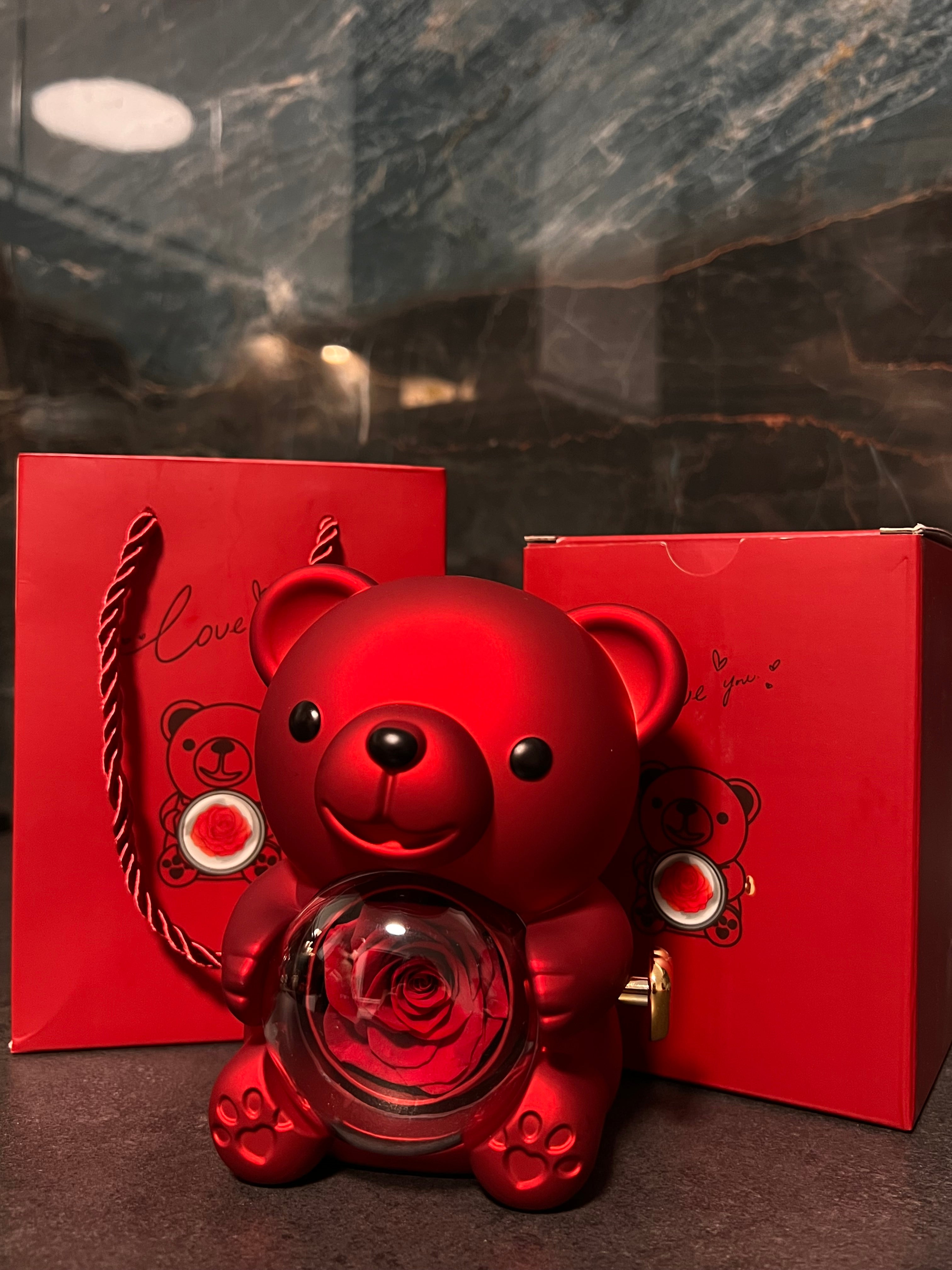 Walentynkowy miś z naszyjnikiem