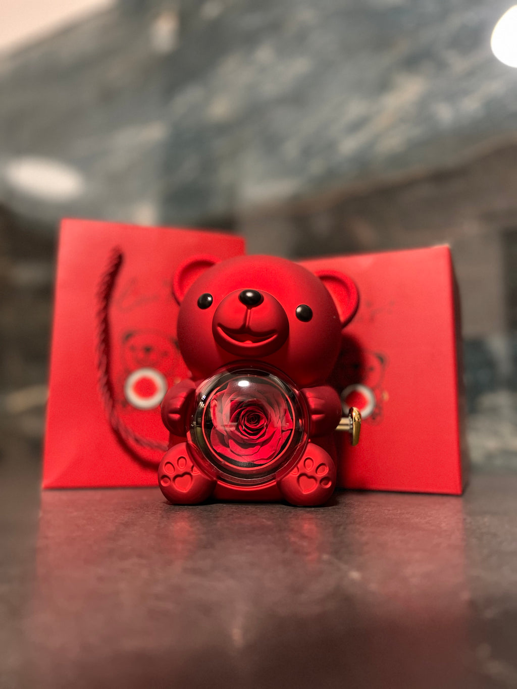 Walentynkowy miś z naszyjnikiem